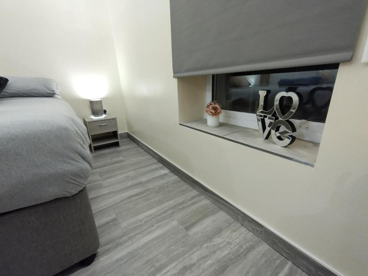 Queens Holiday Apartment Пемброук Док Екстериор снимка