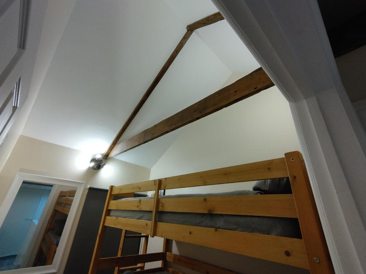 Queens Holiday Apartment Пемброук Док Екстериор снимка